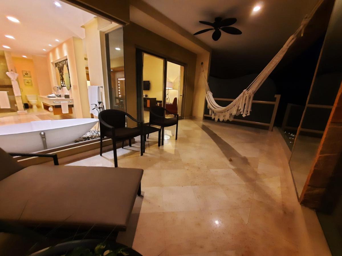 Suites At Garza Blanca Preserve Resort & Spa Пуерто Валярта Екстериор снимка